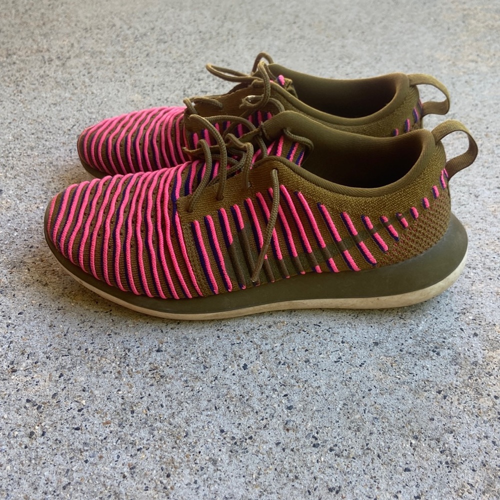 Nike| lightly worn | army green, navy, and pink